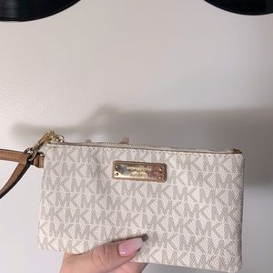 NEVER USED Micheal Kors Cream colored wristlet